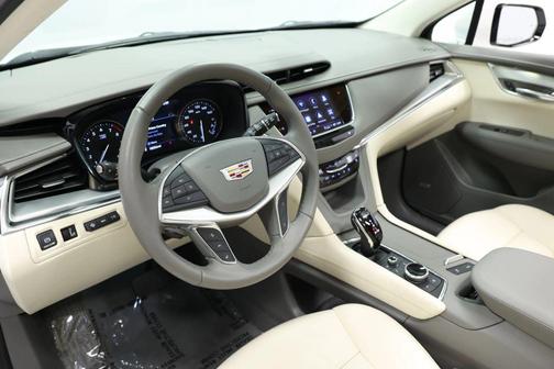 Crystal White Tricoat 2022 Cadillac XT5 Sport