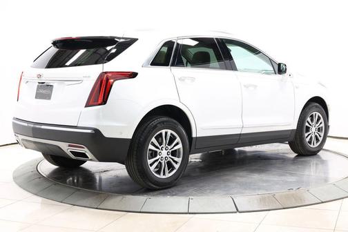 Crystal White Tricoat 2022 Cadillac XT5 Sport