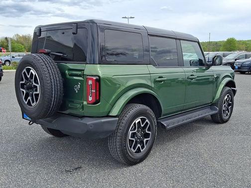 ERUPTION GREEN METALLIC 2025 Ford Bronco OUTER BANKS