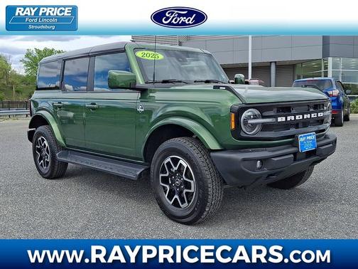 ERUPTION GREEN METALLIC 2025 Ford Bronco OUTER BANKS