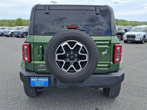 ERUPTION GREEN METALLIC 2025 Ford Bronco OUTER BANKS