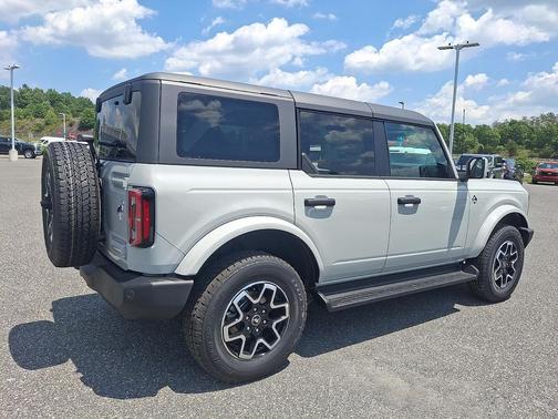 Avalanche Gray 2026 Ford Bronco Outer Banks