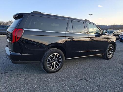 Agate Black Metallic 2025 Ford Expedition Max Platinum