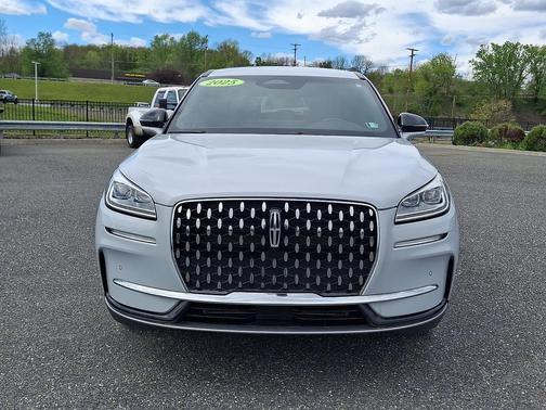 Crystal White Metallic Clearcoat 2025 Lincoln Corsair Reserve