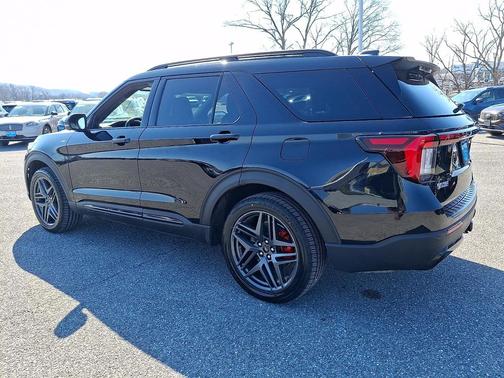 Agate Black Metallic 2025 Ford Explorer ST-Line