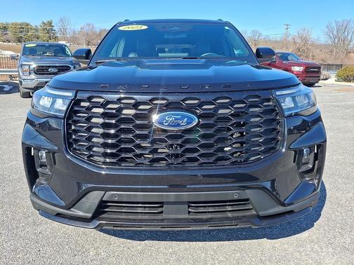 Agate Black Metallic 2025 Ford Explorer ST-Line