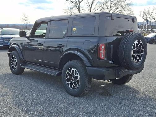 Shadow Black 2026 Ford Bronco Outer Banks