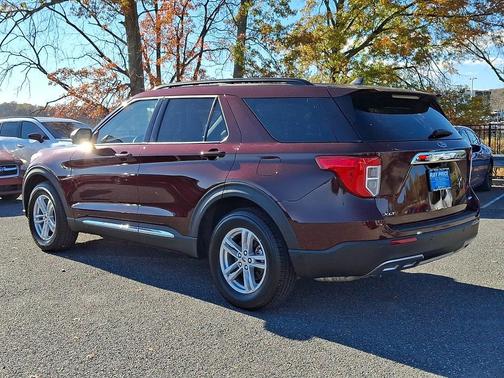 Burgundy Velvet Tinted Clearcoat 2022 Ford Explorer XLT