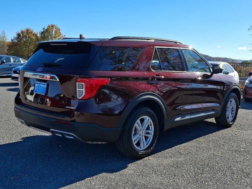 Burgundy Velvet Tinted Clearcoat 2022 Ford Explorer XLT
