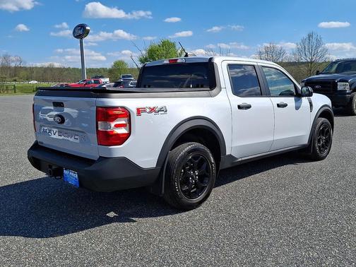 Space White Metallic 2025 Ford Maverick XLT