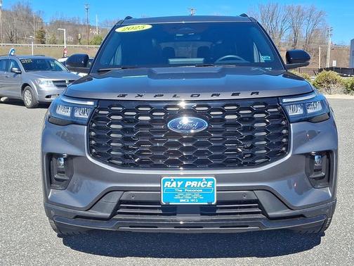 CARBONIZED GRAY METALLIC 2025 Ford Explorer ST-LINE