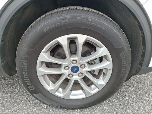 OXFORD WHITE 2022 Ford Escape SE