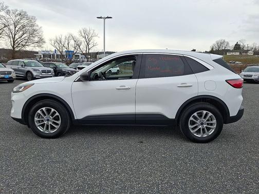 OXFORD WHITE 2022 Ford Escape SE
