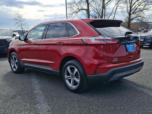 Rapid Red Metallic Tinted Clearcoat 2024 Ford Edge SEL