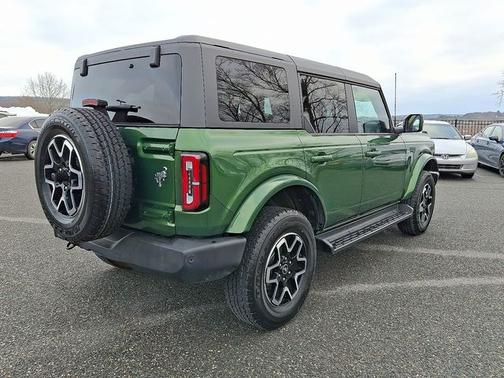 ERUPTION GREEN METALLIC 2025 Ford Bronco OUTER BANKS