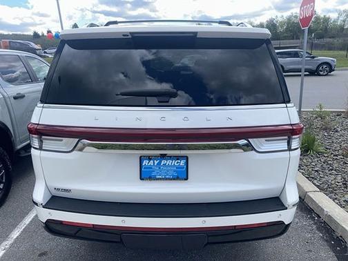 PRISTINE WHITE METALLIC 3C 2023 Lincoln Navigator L RESERVE