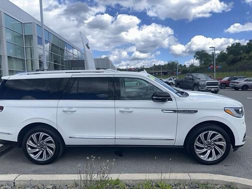 PRISTINE WHITE METALLIC 3C 2023 Lincoln Navigator L RESERVE