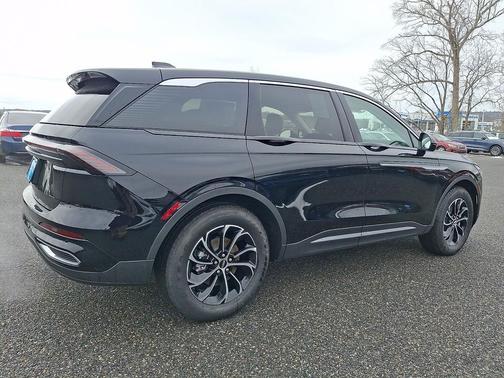 Infinite Black Metallic Clearcoat 2026 Lincoln Nautilus Premiere