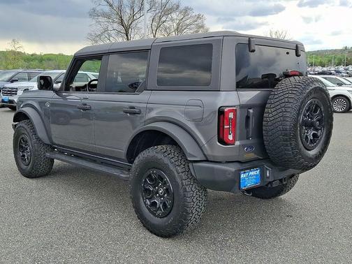 CARBONIZED GRAY METALLIC 2022 Ford Bronco WILDTRAK