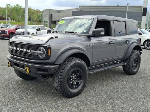 CARBONIZED GRAY METALLIC 2022 Ford Bronco WILDTRAK