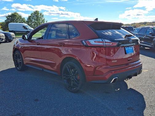 Rapid Red Metallic Tinted Clearcoat 2023 Ford Edge ST