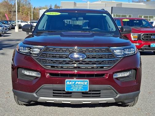 BURGUNDY VELVET MET TINT CC 2022 Ford Explorer XLT