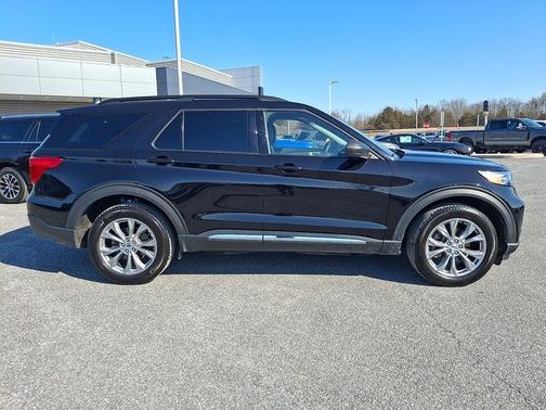 AGATE BLACK METALLIC 2023 Ford Explorer XLT