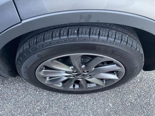 Silver Radiance Metallic Clearcoat 2022 Lincoln Corsair Standard