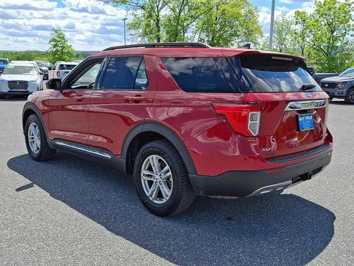 Rapid Red Metallic Tinted Clearcoat 2022 Ford Explorer XLT