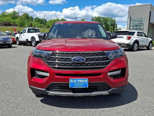 Rapid Red Metallic Tinted Clearcoat 2022 Ford Explorer XLT