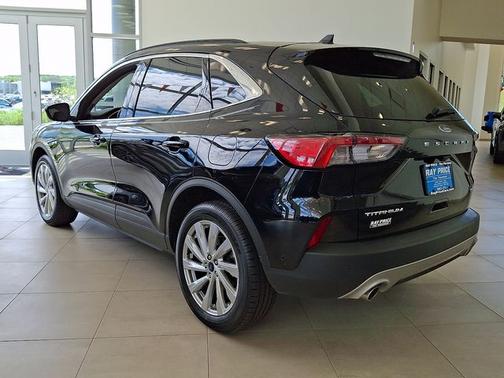 AGATE BLACK METALLIC 2022 Ford Escape TITANIUM