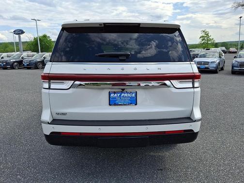 Pristine White Metallic Tri-Coat 2023 Lincoln Navigator Reserve