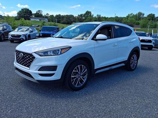 Dazzling White 2019 Hyundai TUCSON SE
