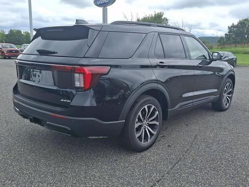 Agate Black Metallic 2026 Ford Explorer ST-Line