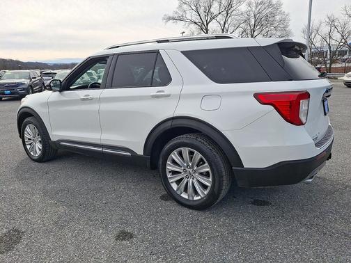 Star White Metallic Tri-Coat 2022 Ford Explorer Limited