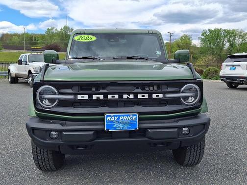 Eruption Green Metallic 2025 Ford Bronco Outer Banks