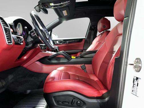 2022 Porsche Cayenne Cayenne
