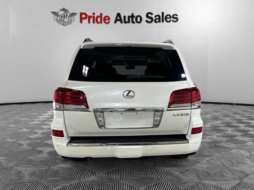White 2015 Lexus LX 570 Base