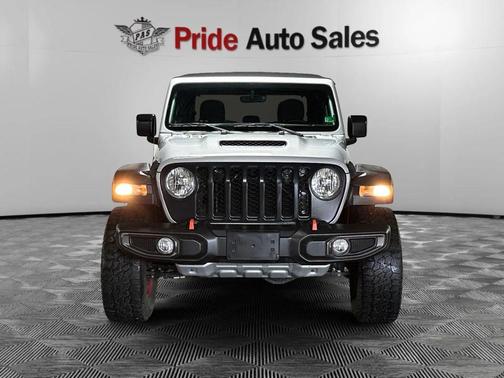 2022 Jeep Gladiator Mojave Pickup 4D 5 ft