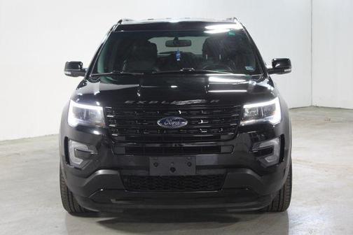 Photo 3 of 33 of 2017 Ford Explorer sport