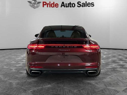 2018 Porsche Panamera 4
