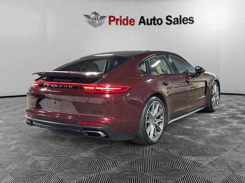 2018 Porsche Panamera 4
