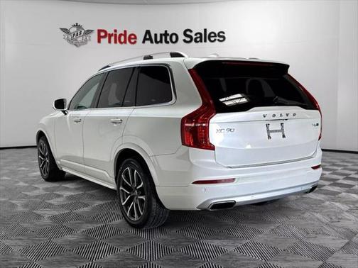 2017 Volvo XC90 T6 Momentum