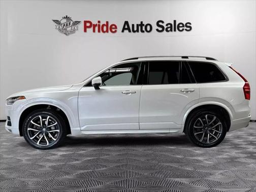 2017 Volvo XC90 T6 Momentum