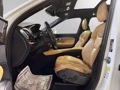 2017 Volvo XC90 T6 Momentum
