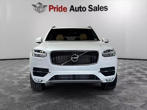 2017 Volvo XC90 T6 Momentum