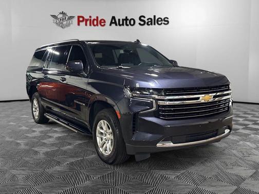 Dark Ash Metallic 2022 Chevrolet Suburban LT