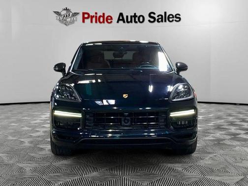Moonlight Blue Metallic 2022 Porsche Cayenne Turbo S