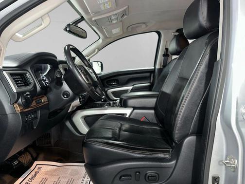 2017 Nissan Titan SL
