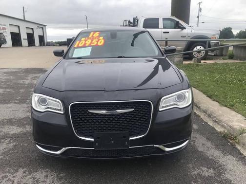 2016 Chrysler 300 Limited